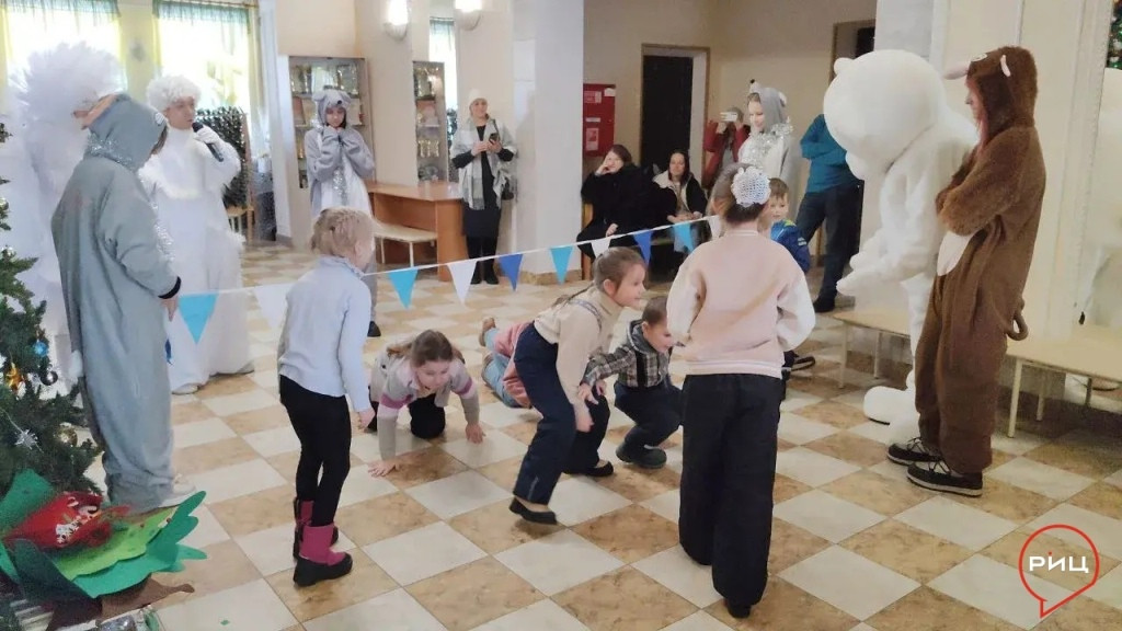 В Балабанове проводили Деда Мороза и попрощались с елочкой