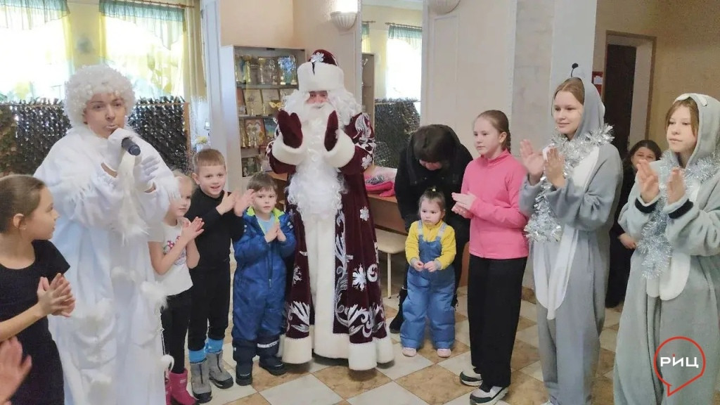 В Балабанове проводили Деда Мороза и попрощались с елочкой