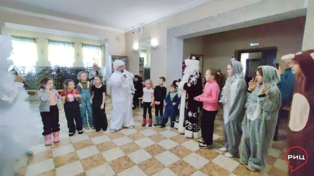 В Балабанове проводили Деда Мороза и попрощались с елочкой