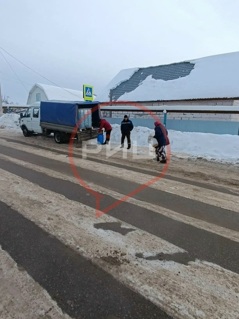 В Ермолине организован подвоз воды для жителей, чьи дома остались без ресурса