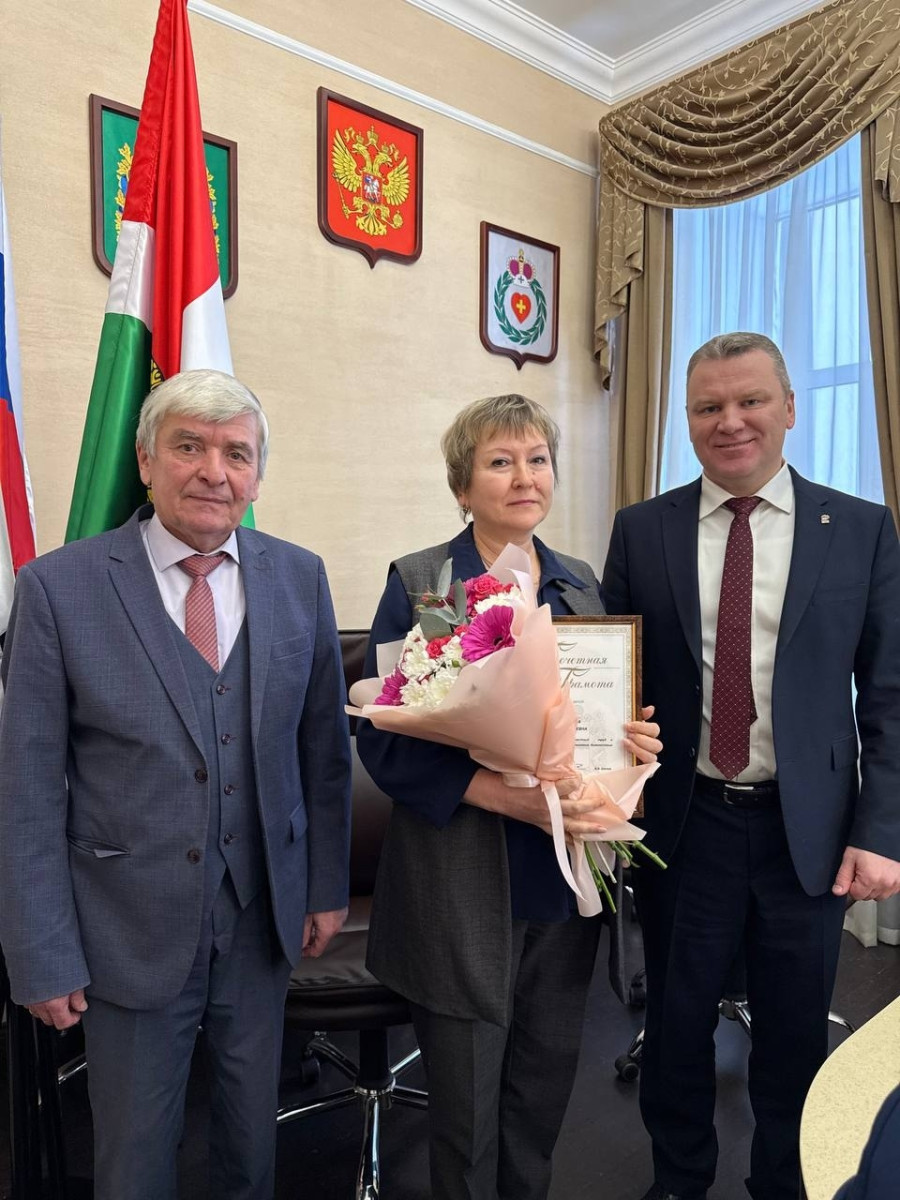 Почетной грамотой губернатора Калужской области награждена Юлия ПОЛЯКОВА за многолетний, добросовестный труд и высокопрофессиональное выполнение должностных обязанностей