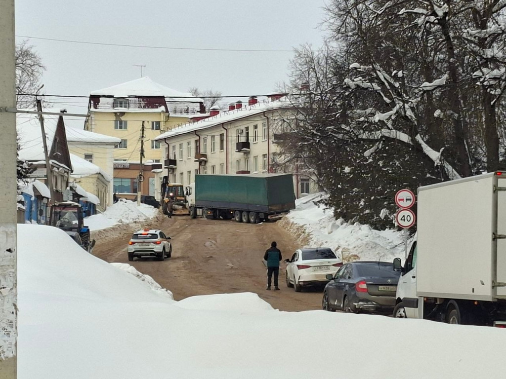 А что он там делает?