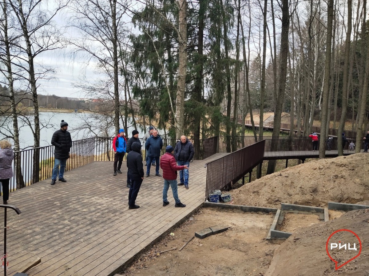 Совсем скоро завершат благоустройство набережной реки Страдаловки