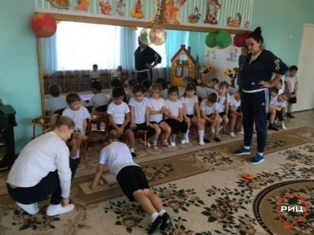 Воспитанники балабановского детского сада «Радуга» успешно справились с нормативами комплекса ГТО по силовой гимнастике