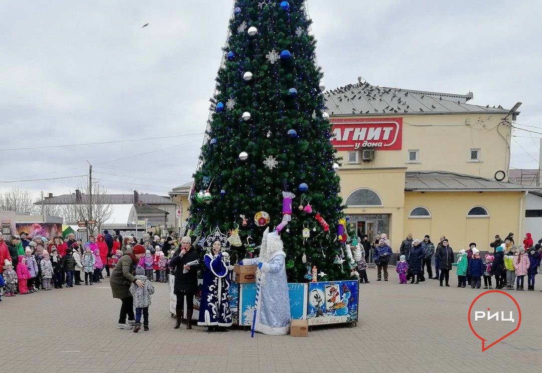 В райцентре в этом году установят целых пять новогодних красавиц