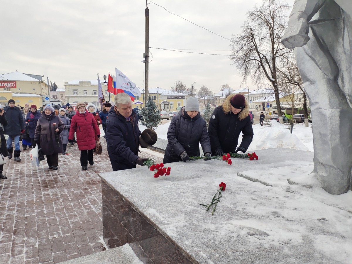 События боровского. Освобождение от немецко фашистских захватчиков. Освобождения города от немецко-фашистских за. Митинг освобождения от фашистских захватчиков. Боровск освобождение.