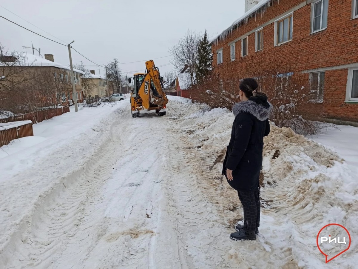 В районном центре расчистили дорогу по улице 8 марта