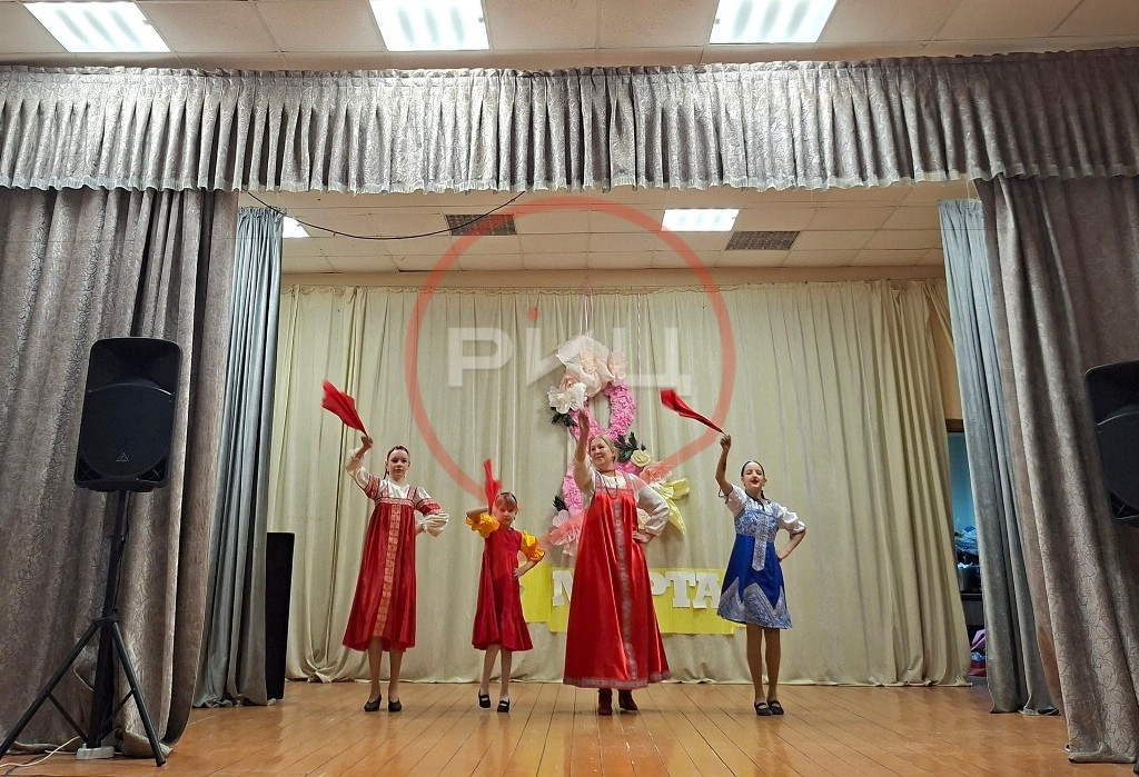 В комлевском Доме культуры состоялся концерт, посвященный 8 Марта