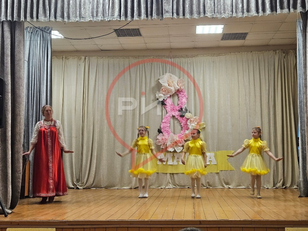 В комлевском Доме культуры состоялся концерт, посвященный 8 Марта