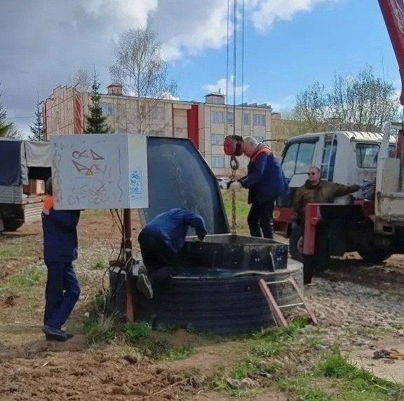 Специалисты боровского участка Водоканала завершили аварийно-восстановительные работы на канализационном коллекторе на улице Лесной в Балабанове