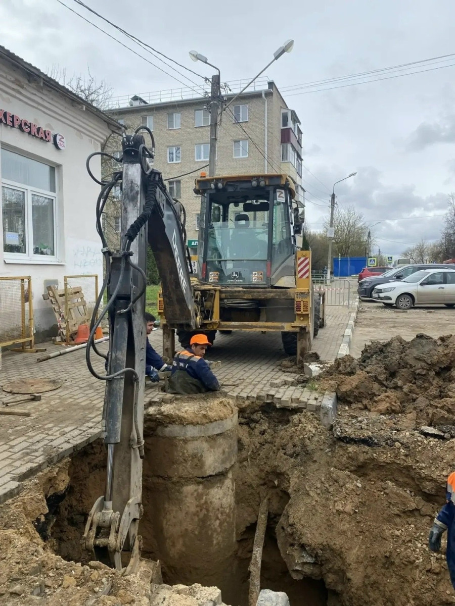 Специалисты боровского участка Водоканала завершили аварийно-восстановительные работы на канализационном коллекторе на улице Лесной в Балабанове