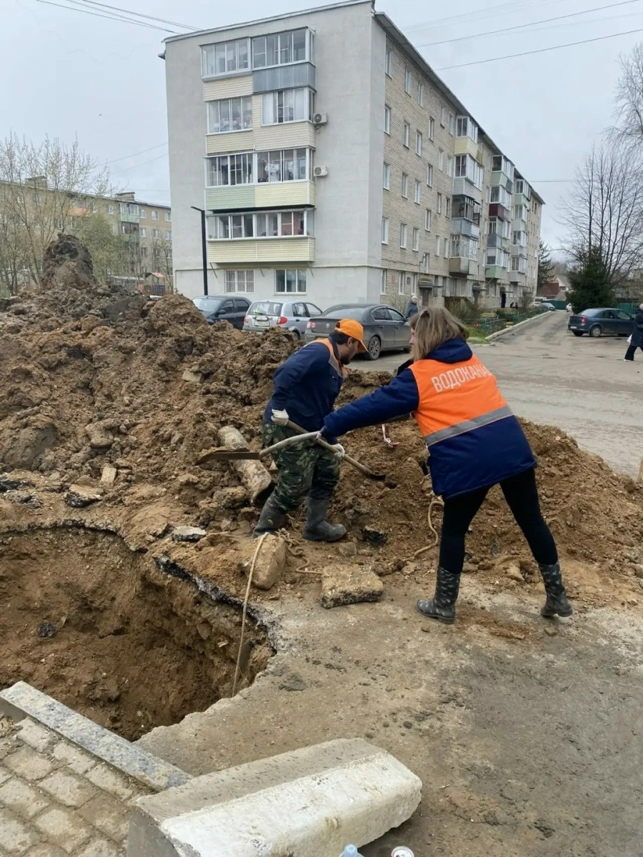 Специалисты боровского участка Водоканала завершили аварийно-восстановительные работы на канализационном коллекторе на улице Лесной в Балабанове