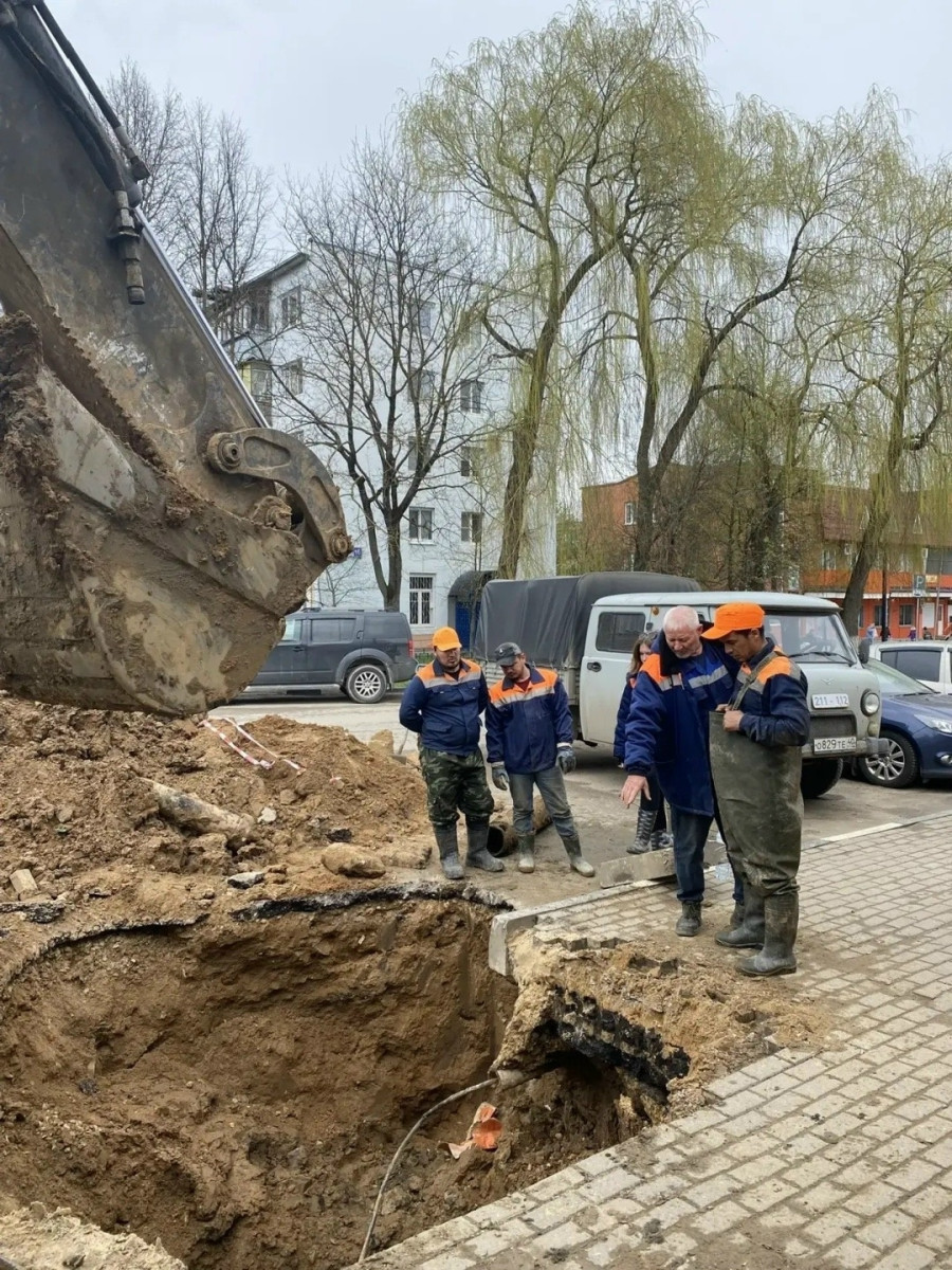 Специалисты боровского участка Водоканала завершили аварийно-восстановительные работы на канализационном коллекторе на улице Лесной в Балабанове