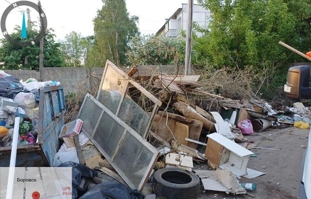 В Боровске началась ликвидация стихийных свалок на контейнерных площадках