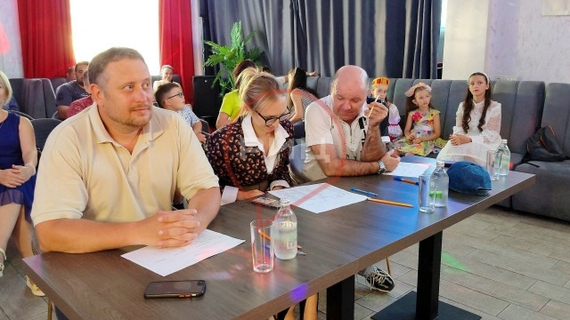 В Балабанове состоялся первый фестиваль детского творчества «Караоке Юниор», который был посвящен Дням города и России
