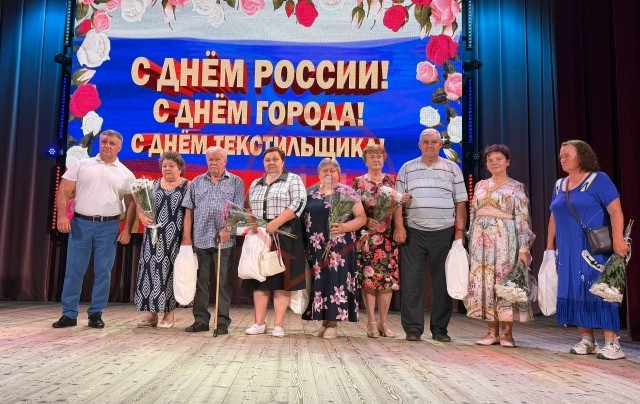 Они подняли флаг своего государства!