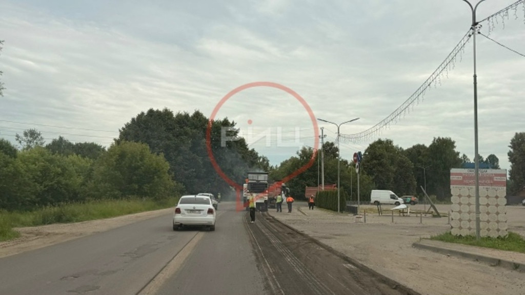 На въезде в Боровск возобновили работы по реконструкции дорожного полотна
