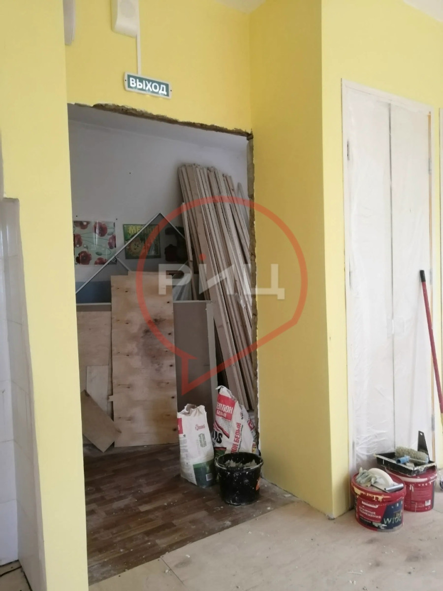 Подрядчик, который должен производить ремонт в детском саду "Умка", что в Совхозе "Боровский", не может добраться до объекта из-за проблем с бензином