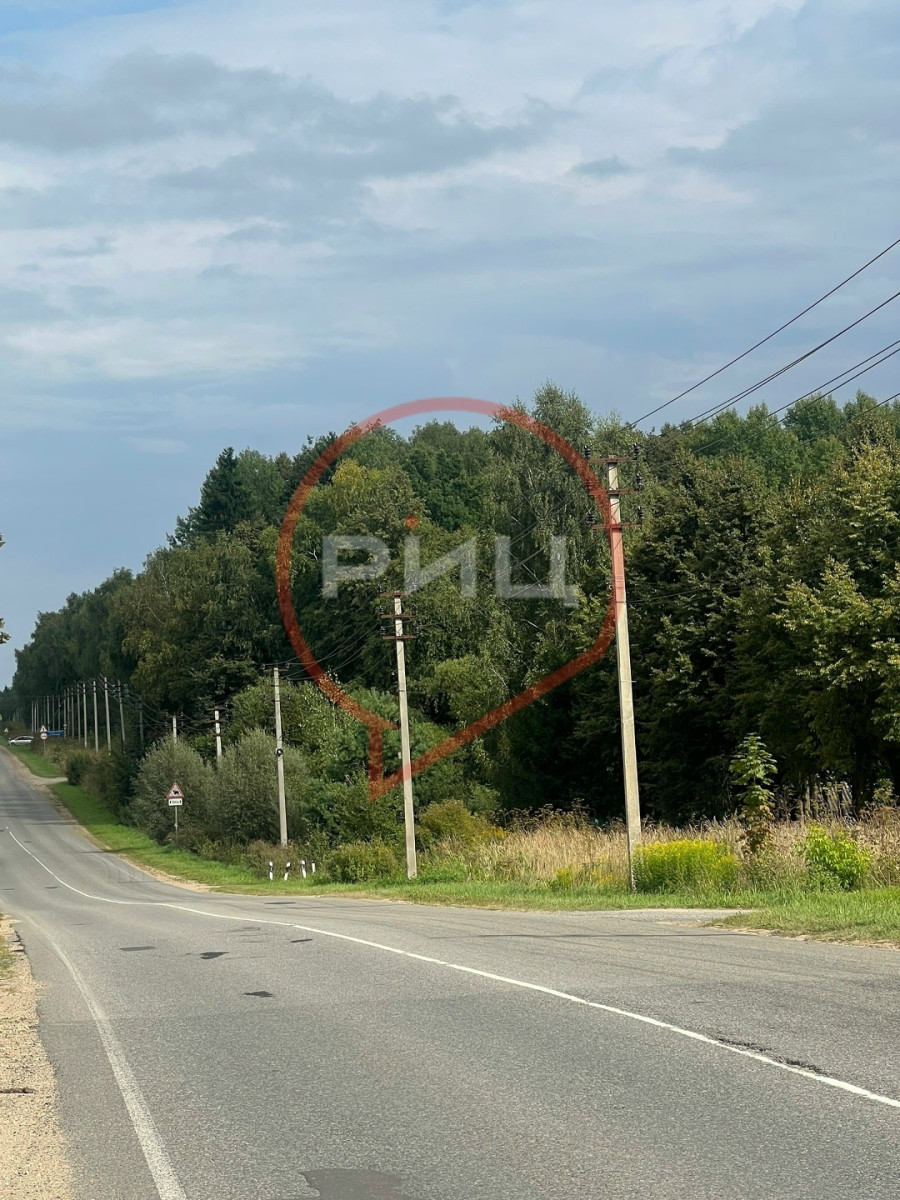 Жители Бутовки долгое время обращались в различные ведомства с просьбой решить проблемы на дороге, проходящей через их деревню