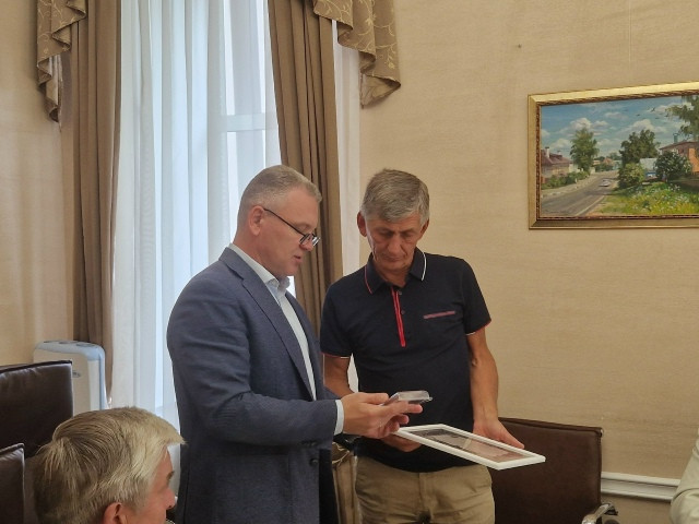 Депутат окружной Думы Вячеслав ИВАНЮШКО отмечен медалью «За содействие СВО» и благодарственным письмом от имени командира и личного состава 3 батальона 423 мотострелкового полка