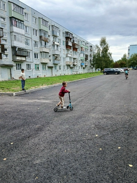 В балабановском «городке» завершено асфальтирование придомой территории на Дзержинского, 105