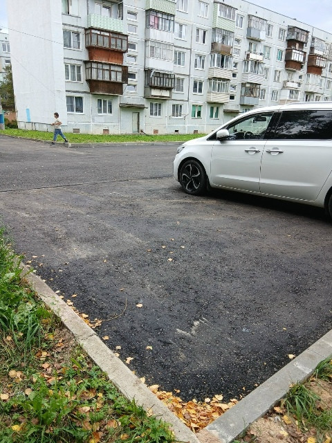 В балабановском «городке» завершено асфальтирование придомой территории на Дзержинского, 105