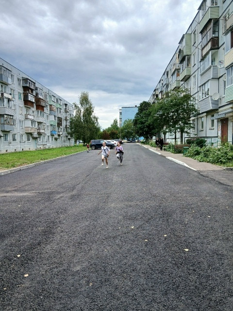 В балабановском «городке» завершено асфальтирование придомой территории на Дзержинского, 105