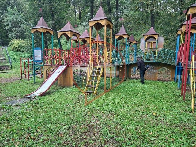В Боровске отремонтруют детскую площадку в сквере Гагарина