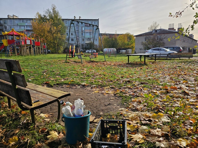 Листья желтые над городом кружатся…