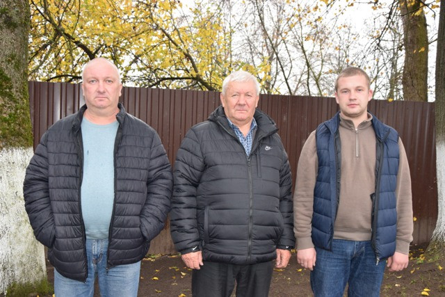 За рулем три поколения