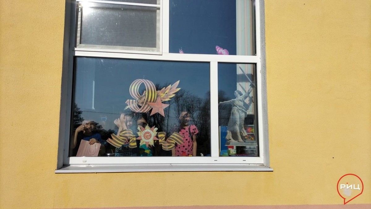 Воспитанники боровского детского сада «Жар-Птица» приняли участие в акции «Окна Победы»