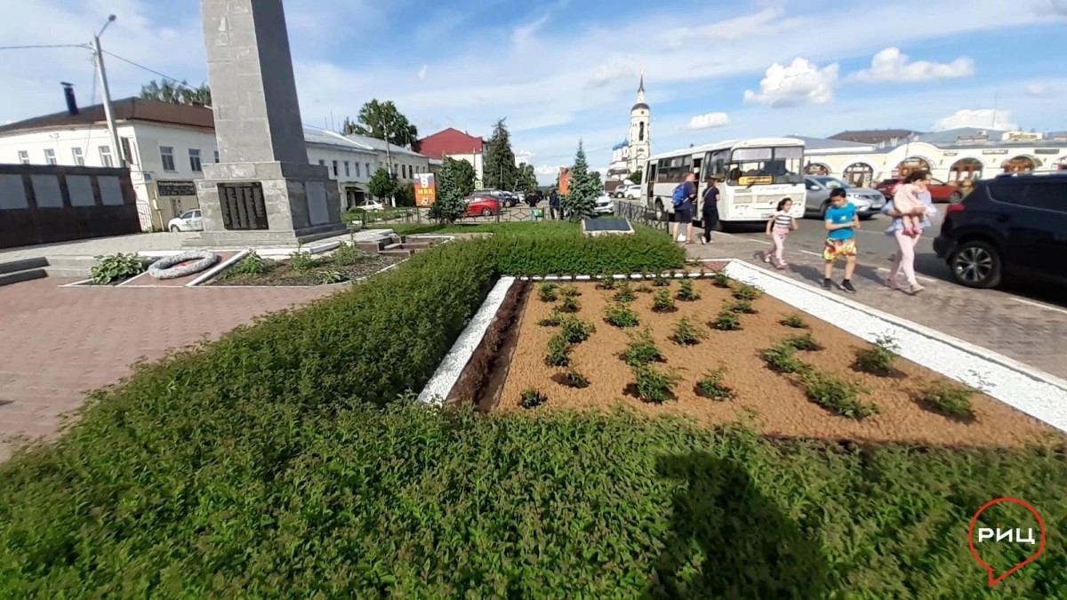 В Боровске продолжается озеленение центра города