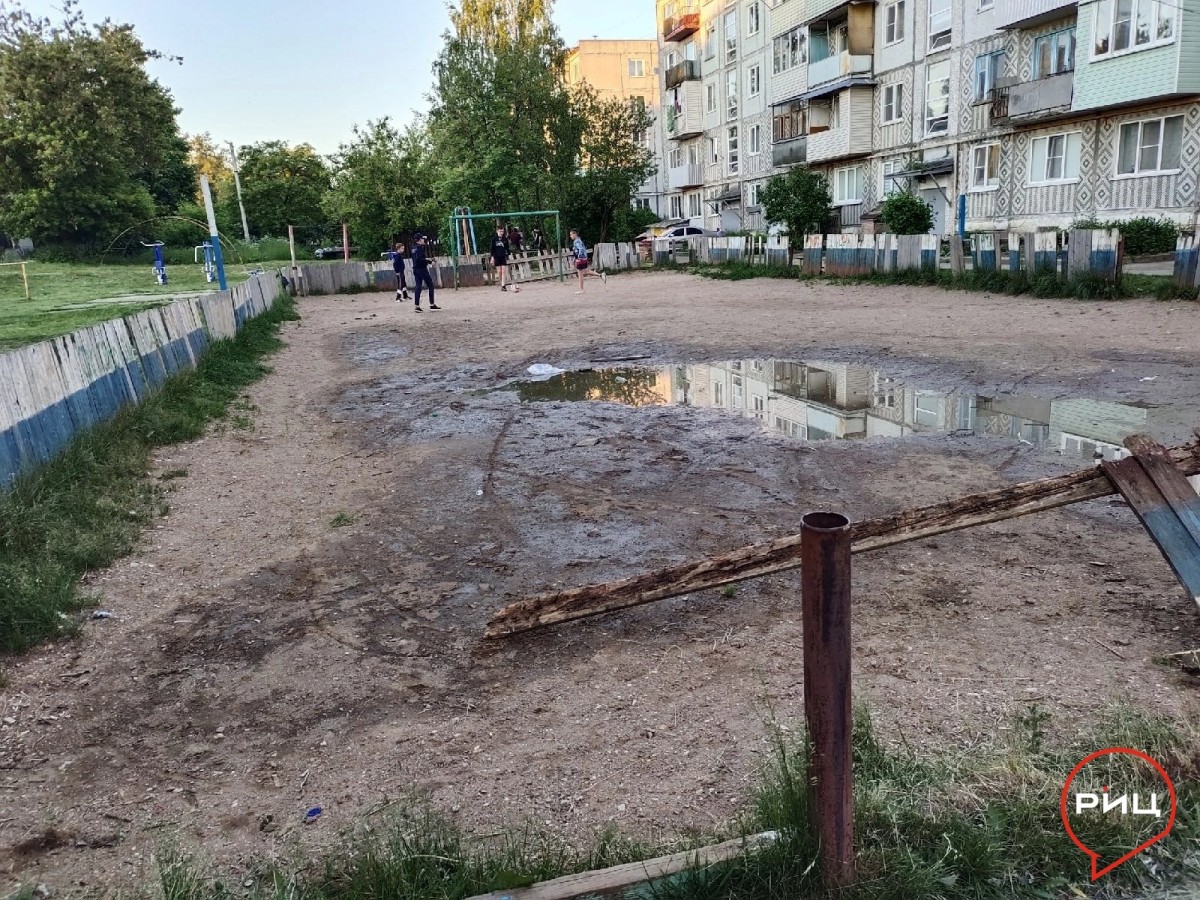 Благоустройство спортивной площадки на боровской улице Петра Шувалова между домами 5 и 7 откладывается