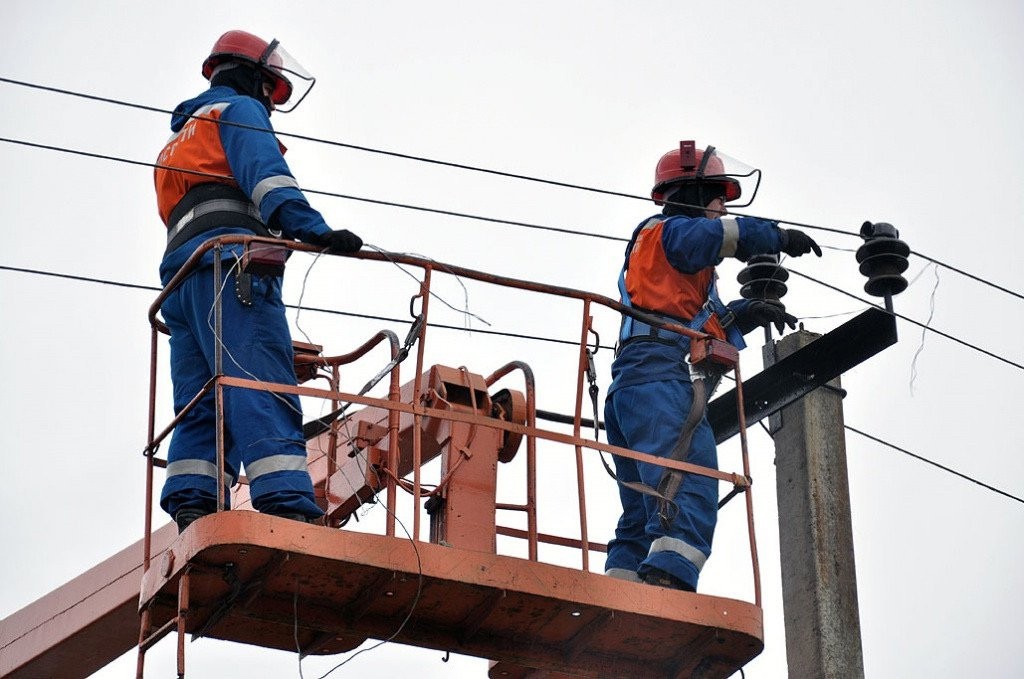 Калужские энергетики полностью завершили работы по восстановлению электроснабжения потребителей Жуковского, Боровского и Дзержинского районов