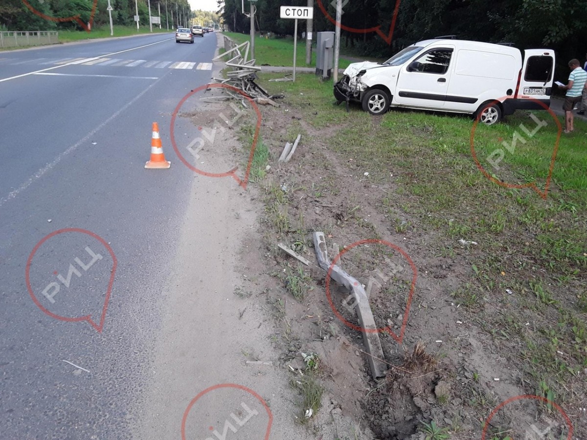 В Боровском районе водитель уснул за рулём и врезался в пешеходное ограждение