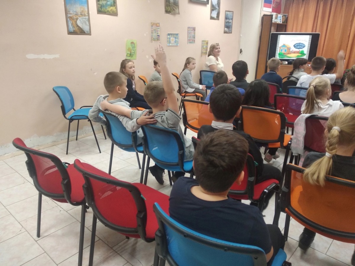 В Боровской детской библиотеке знакомят подрастающее поколение с историей, традициями и праздниками народов России