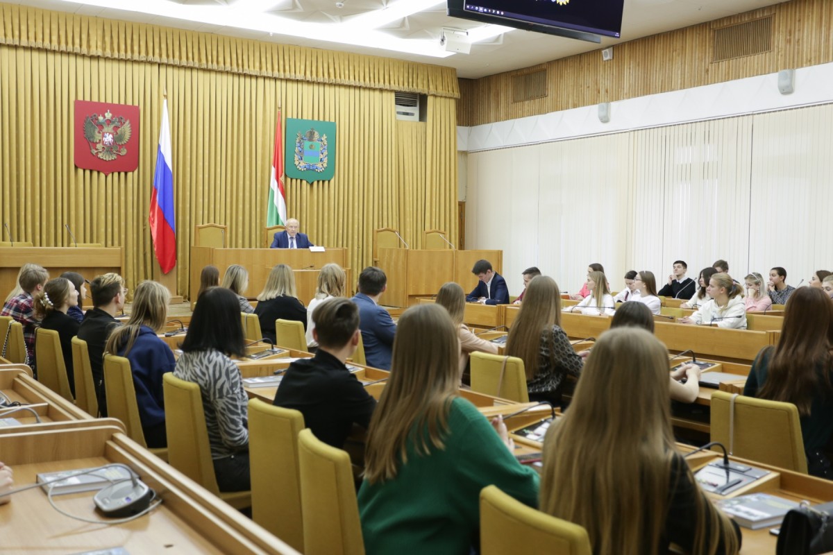 Студенты губернаторских групп побывали в областном парламенте