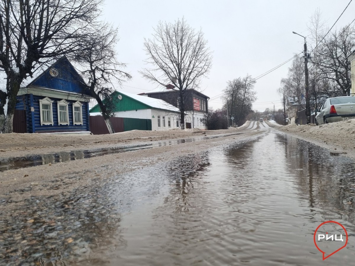 Поселения района борются с последствиями ледяного дождя и у них неплохо получается