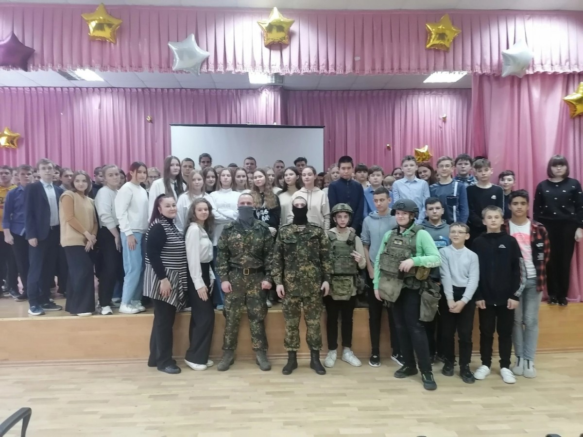 Учащиеся балабановской второй школы познакомились с бойцами СВО