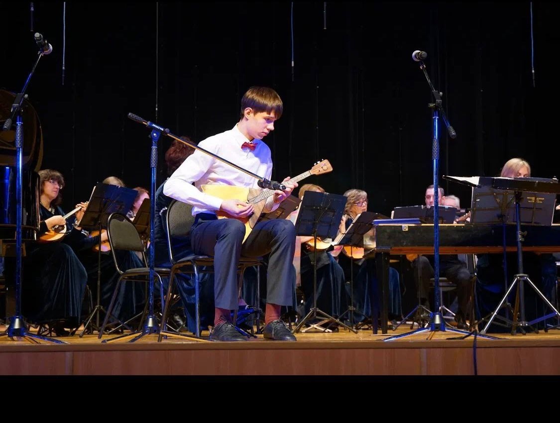 Ученик первой боровской школы выступил на сцене с Калужским оркестром русских народных инструментов имени Евгения Тришина