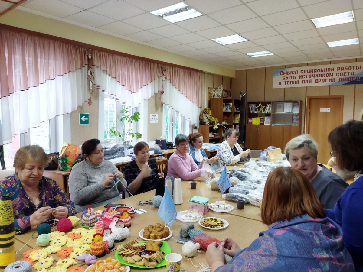 В боровском центре социальной помощи семье и детям «Гармония» состоялась встреча любителей вязания