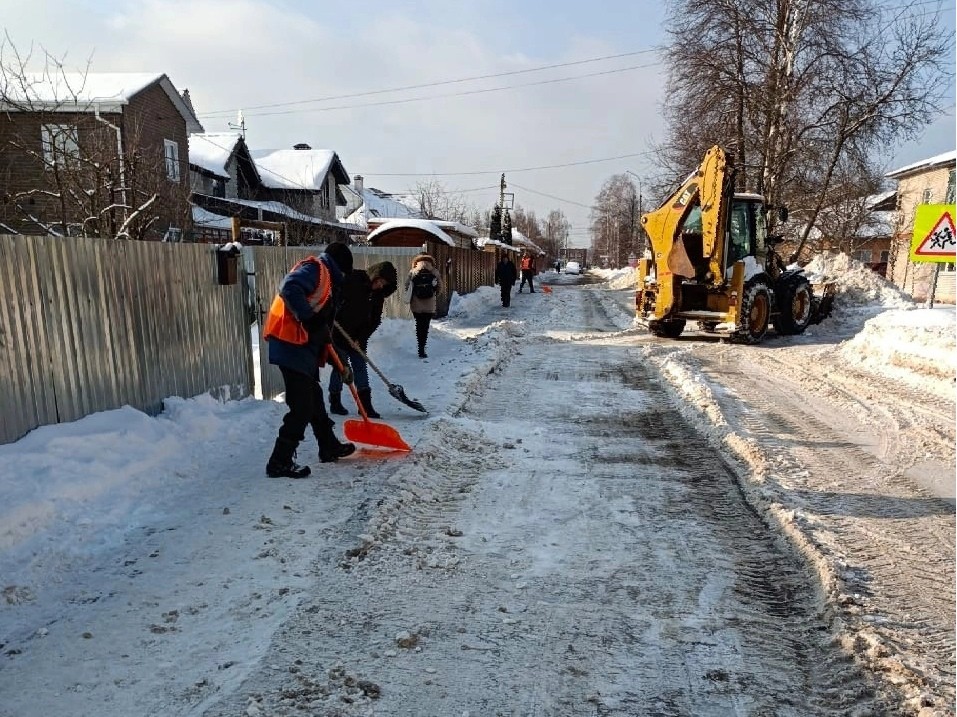 В Ворсине не прекращают убирать улицы после снегопадов