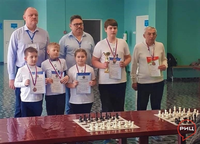 Шахматисты балабановской четвёртой школы вернулись с «бронзой»