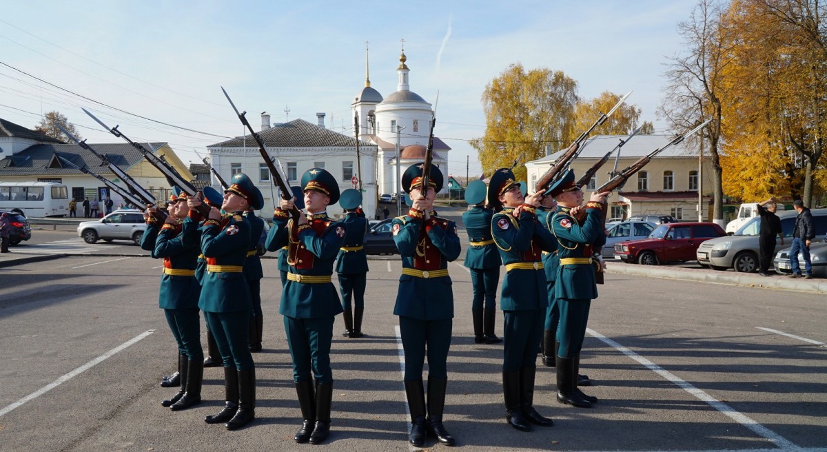 Боевым традициям верны!