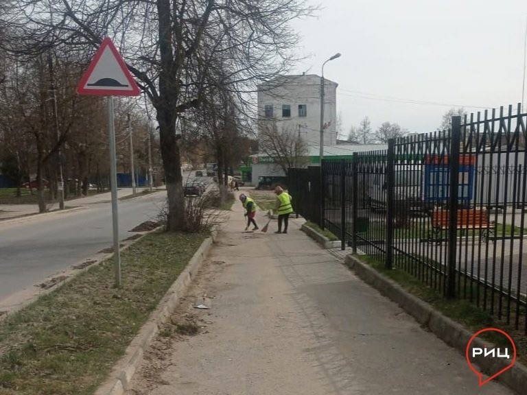 Песка в Боровске стало меньше, по крайней мере, на улице Ленина, но пылью пока придется подышать