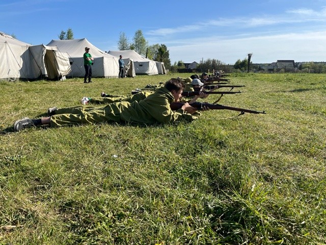 В Боровском районе провели военные сборы для допризывной молодежи