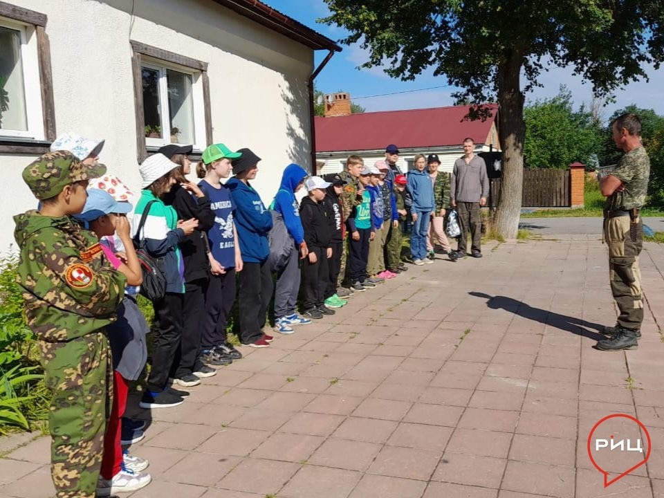 Дети и взрослые из деревни Митяево отправились в традиционной поход «Пешком по родному краю»