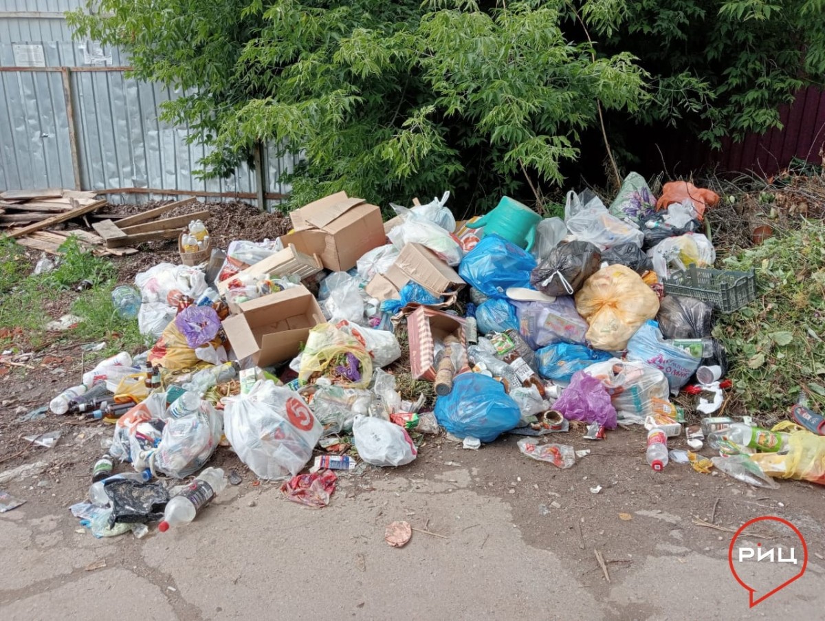 Жители улицы 8 марта в Боровске потеряли мусорные контейнеры