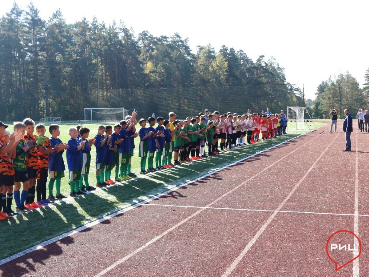На стадионе имени Алексея ПАРАМОНОВА состоялось первенство Боровского района по футболу среди юношей не старше 2011 года рождения