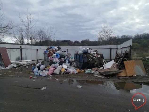 Контейнерные площадки в Боровском районе находятся в плачевном состоянии